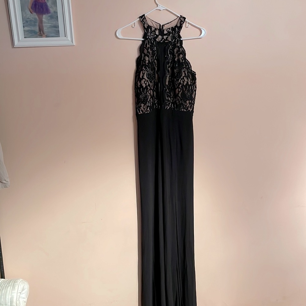 Dress upper part 67% nylon 31% polyester and 2% spandex, button at the bottom.